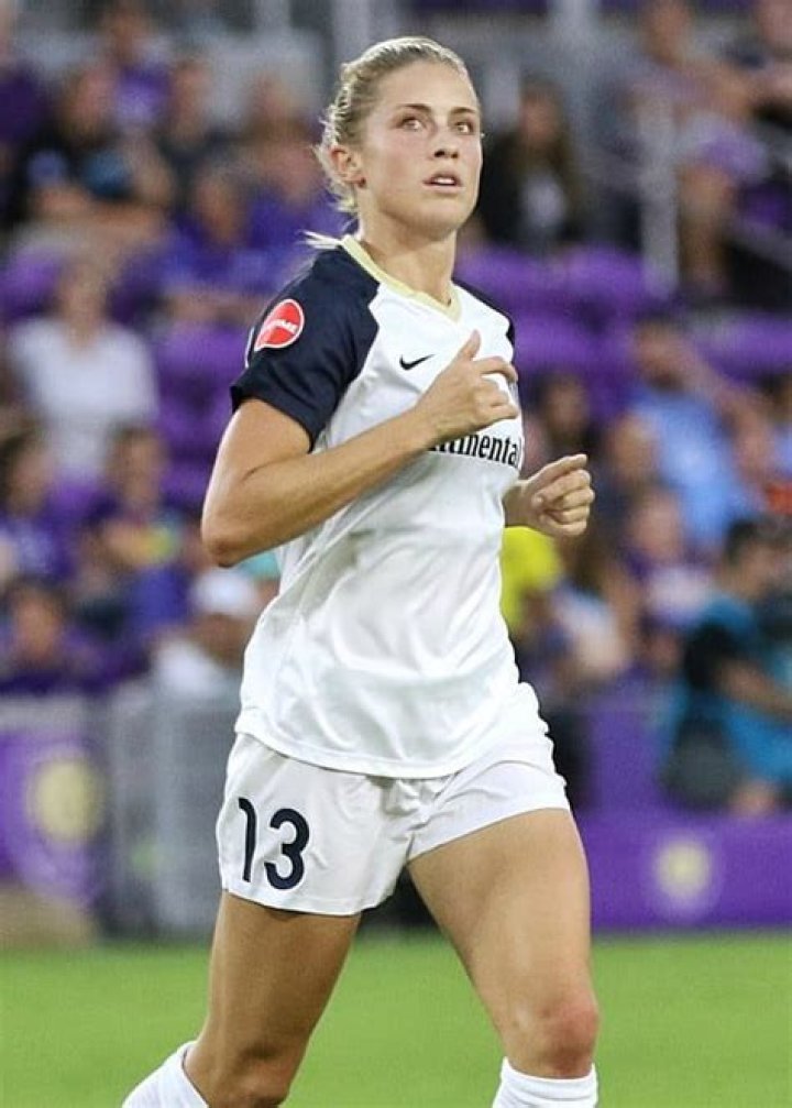 Abby Dahlkemper Height, Weight, Net Worth, Age, Birthday, Wikipedia, Who, Nationality, Biography