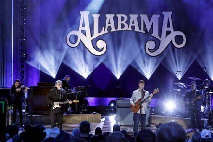 
Alabama Bassist Teddy Gentry Just Spent 28 Minutes in Jail 