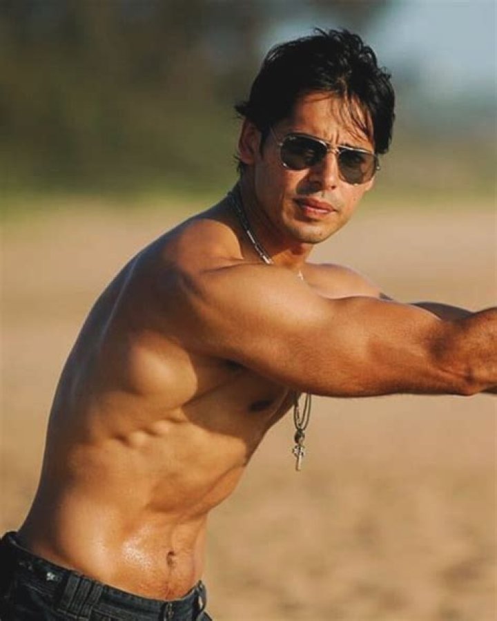 Dino Morea Height, Weight, Net Worth, Age, Birthday, Wikipedia, Who, Instagram, Biography
