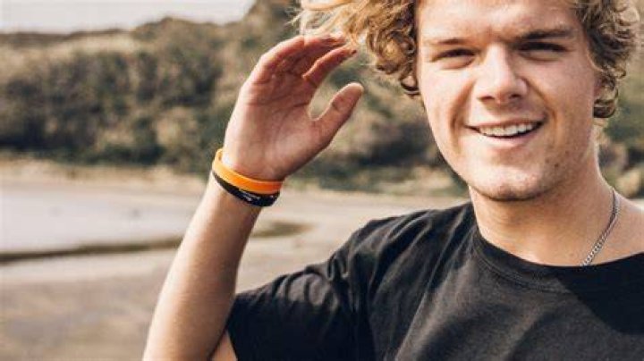 Ethan Chlebowski’s Wife – Who Is He Married To? His Age And Net Worth