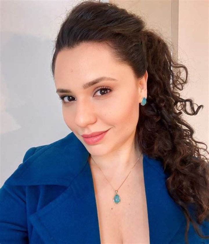 Francis Helena Cozta Height, Weight, Net Worth, Age, Wiki, Who, Instagram, Biography
