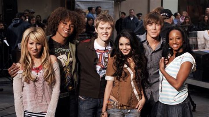 
‘High School Musical’ Cast Members Reunite at Dream It Conventions in Paris 