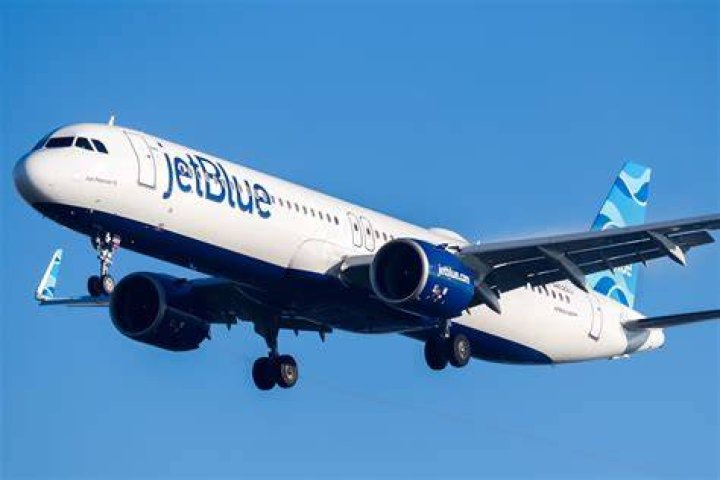 
How much does the CEO of JetBlue, Robin Hayes, make in a year? 