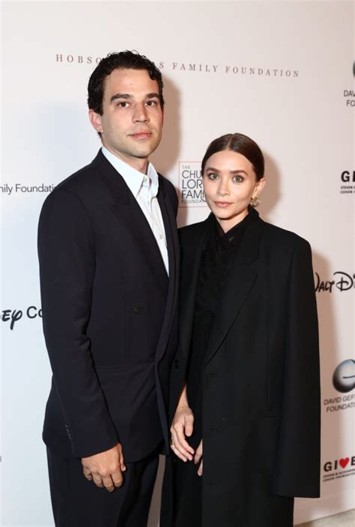 
Is Elizabeth Olsen Married? Know Olsens Husband, Net Worth, Bio, Instagram, And More 