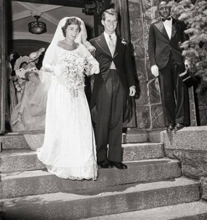 
Is Morray Married to Wife? Morray’s Biography 