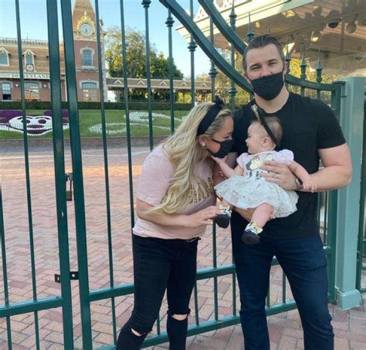 
Is Sabrina Bryan Pregnant? Sabrina Bryan Pregnancy, Age, Husband, Net Worth 
