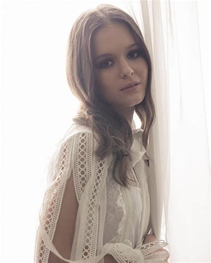 
Izabela Vidovic’s Age, Height, Boyfriend, Net Worth, Biography 