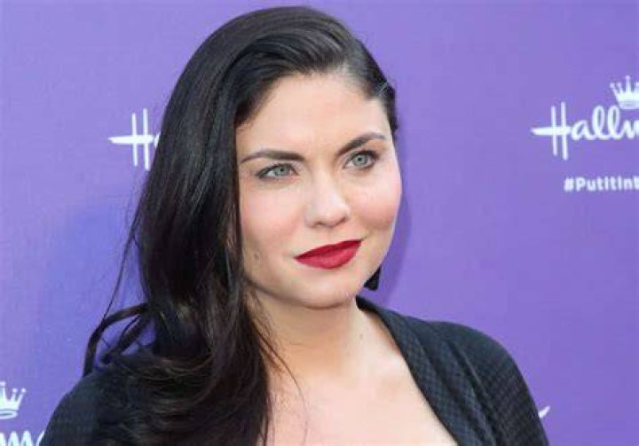 Jodi Lyn O’Keefe Height, Weight, Net Worth, Age, Birthday, Wikipedia, Who, Nationality, Biography