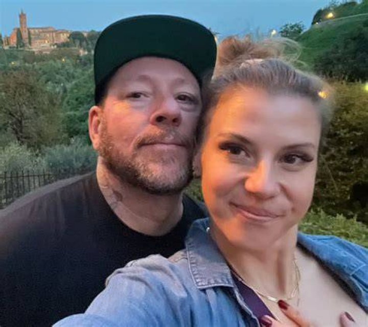 
Jodie Sweetin and Mescal Wasilewski started dating which year? The ‘Full House’ star marries his longtime lover. 