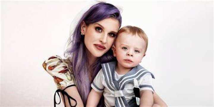 
Kelly Osbourne Reveals First Photo Of Baby Boy While Hanging Out With Jack 