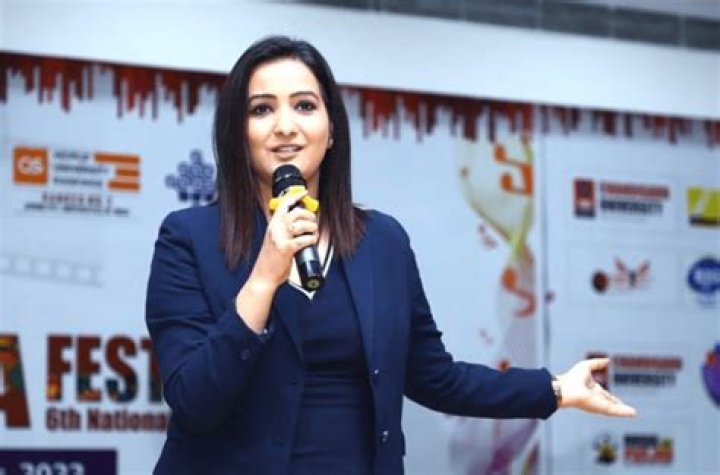 Meenakshi Kandwal Raina Height, Weight, Net Worth, Age, Birthday, Wikipedia, Who, Instagram, Biography