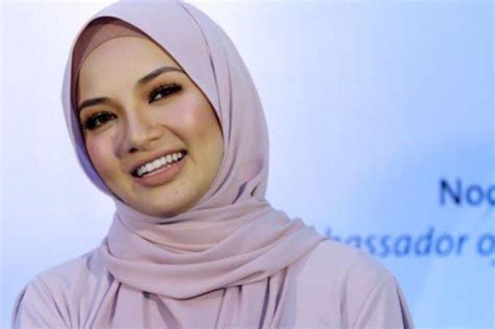 Neelofa Height, Weight, Net Worth, Age, Birthday, Wikipedia, Who, Instagram, Biography