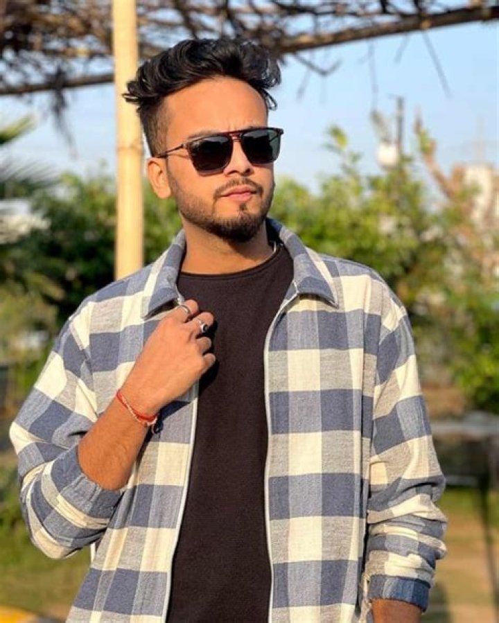 Pravesh Lal Yadav Height, Weight, Net Worth, Age, Birthday, Wikipedia, Who, Instagram, Biography