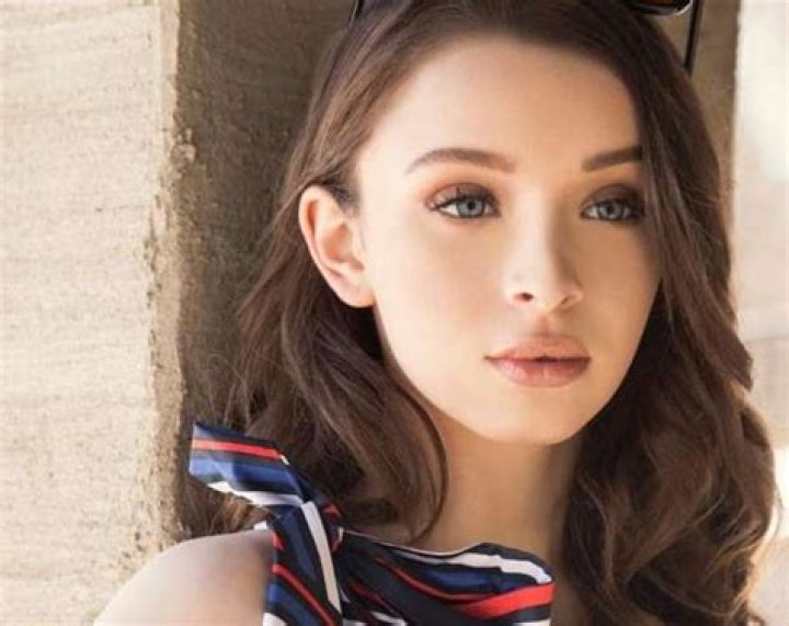 
Taylor Hatala Height, Weight, Net Worth, Age, Birthday, Wikipedia, Who, Nationality, Biography 