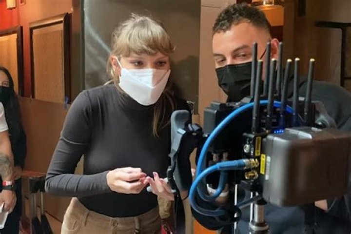 
Taylor Swift Shared A Video Showcasing The Making Of Her Short Film “All Too Well” 