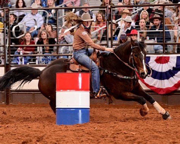 The Bachelor Contestant Brooklyn Willie Is A Professional Barrel Racer