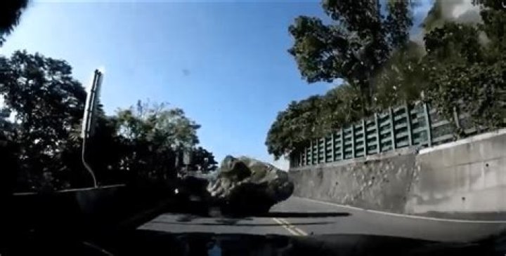 
WATCH: Terrifying video shows massive boulder crashing into Hawaii home 
