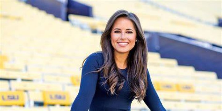 
What happened to Kaylee Hartung, CNN News reporter? Her wiki, net worth, salary, college, father, dating, married 