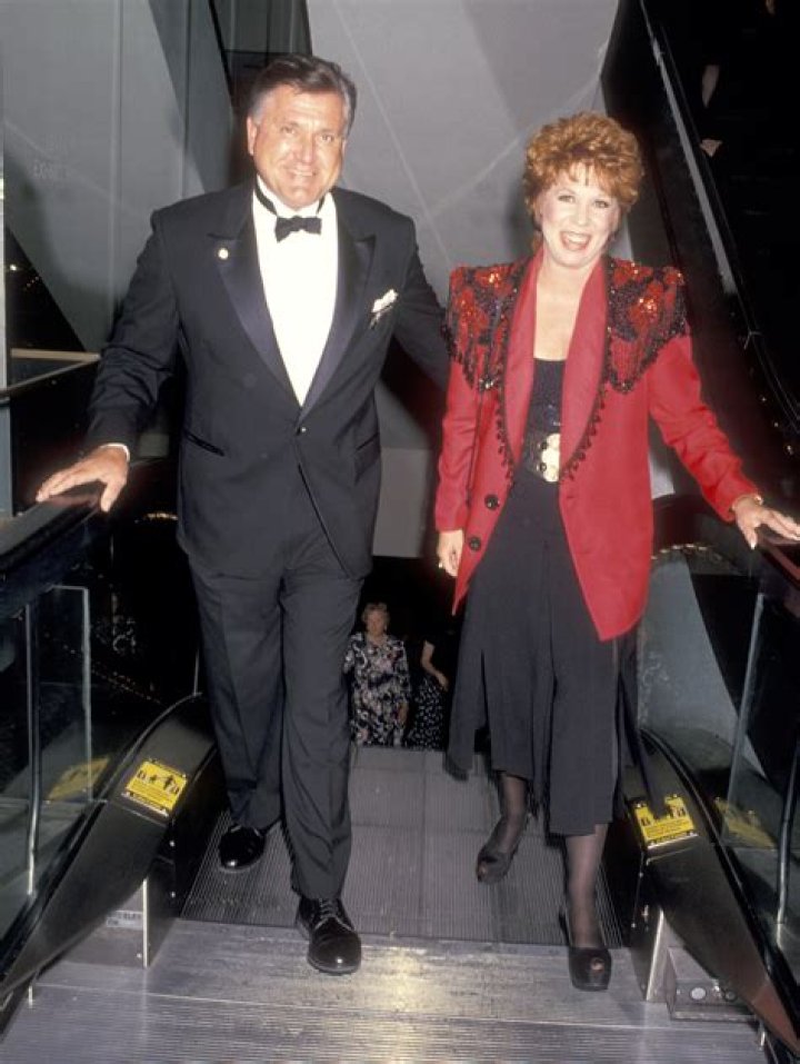 What Is Vicki Lawrence And Husband Al Schultz Age Gap? Details About Their Daughter And Family