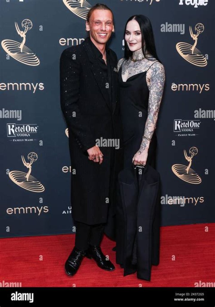 Where Is Jamie Campbell Bower Girlfriend In 2022? Find Out Where Jess Moloney Is Now