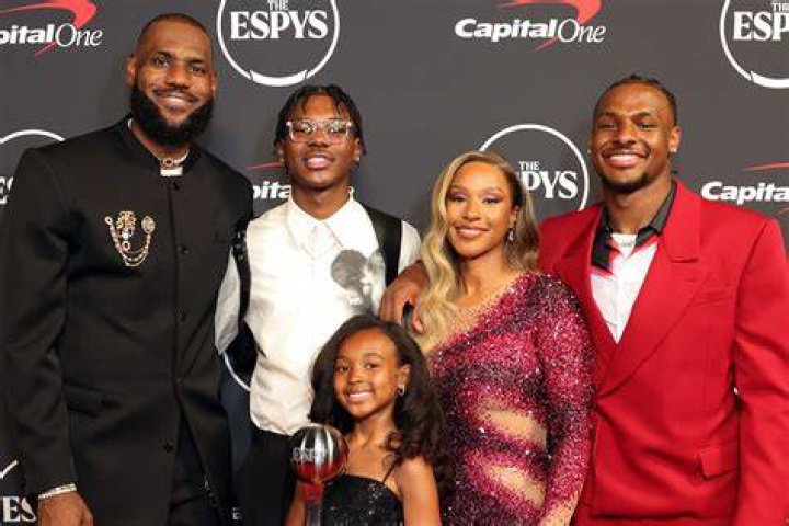 
Who are Savannah James siblings? Family, Husband, Parents, Wiki, Biography, Net Worth 2023 & Height 