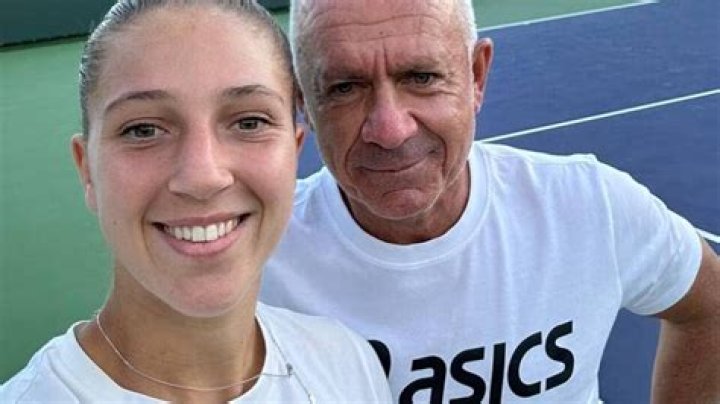 
Who Are Wimbledon 2022 Diane Parry ‘s Parents? Meet Her Family 