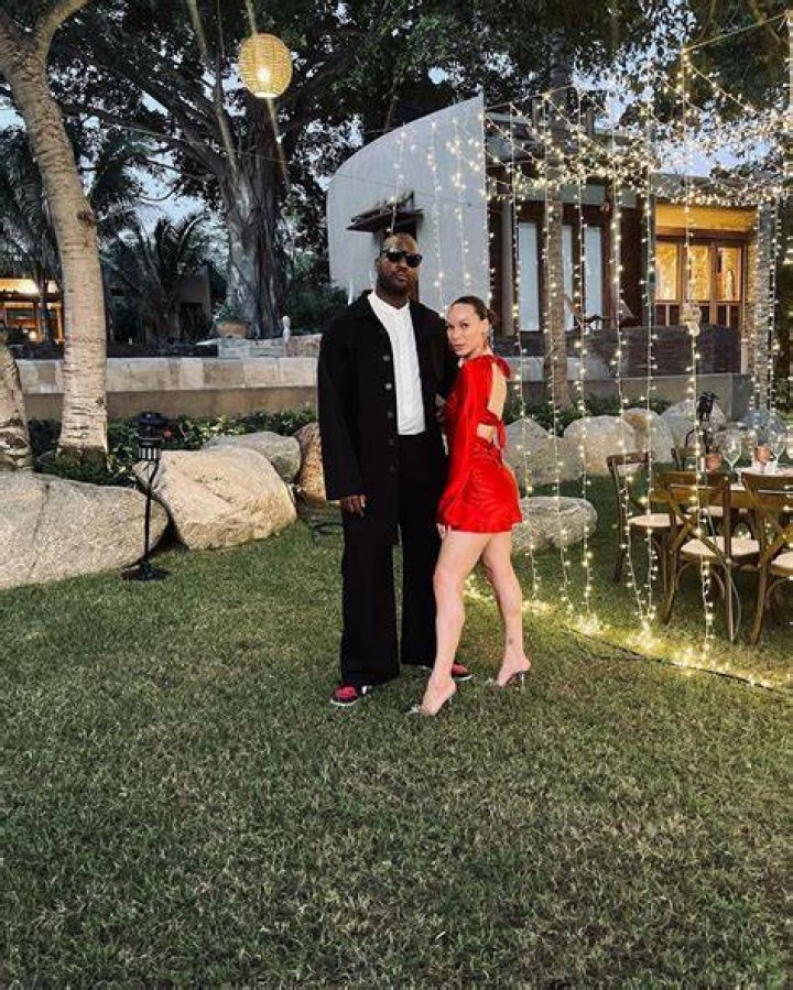 
Who Is Sam Bennett Wife? Meet Tara Bennett On Instagram 